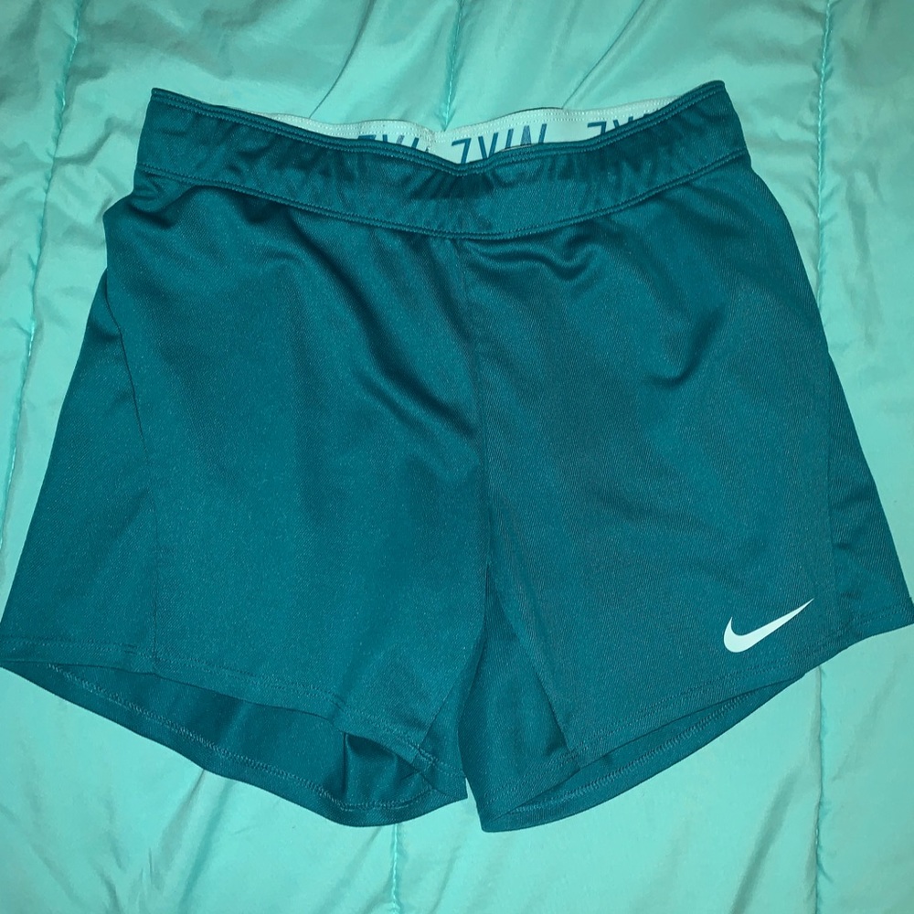 nike shorts - Picture 1 of 2